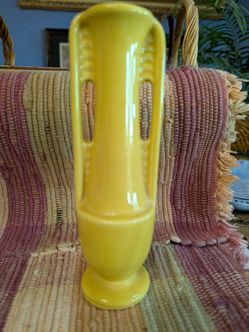 Vintage Shawnee Pottery Art Deco Bud Vase