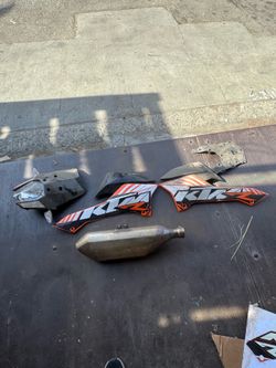 2012 ktm 690 enduro r stock plastics, headlight assembly and muffler
