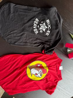 Buc-ee's Graphic T-Shirts Set of 2 for pets