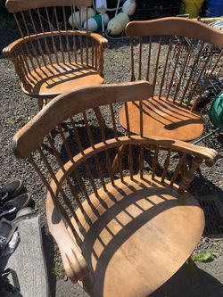 Bassett Table With Three Chairs