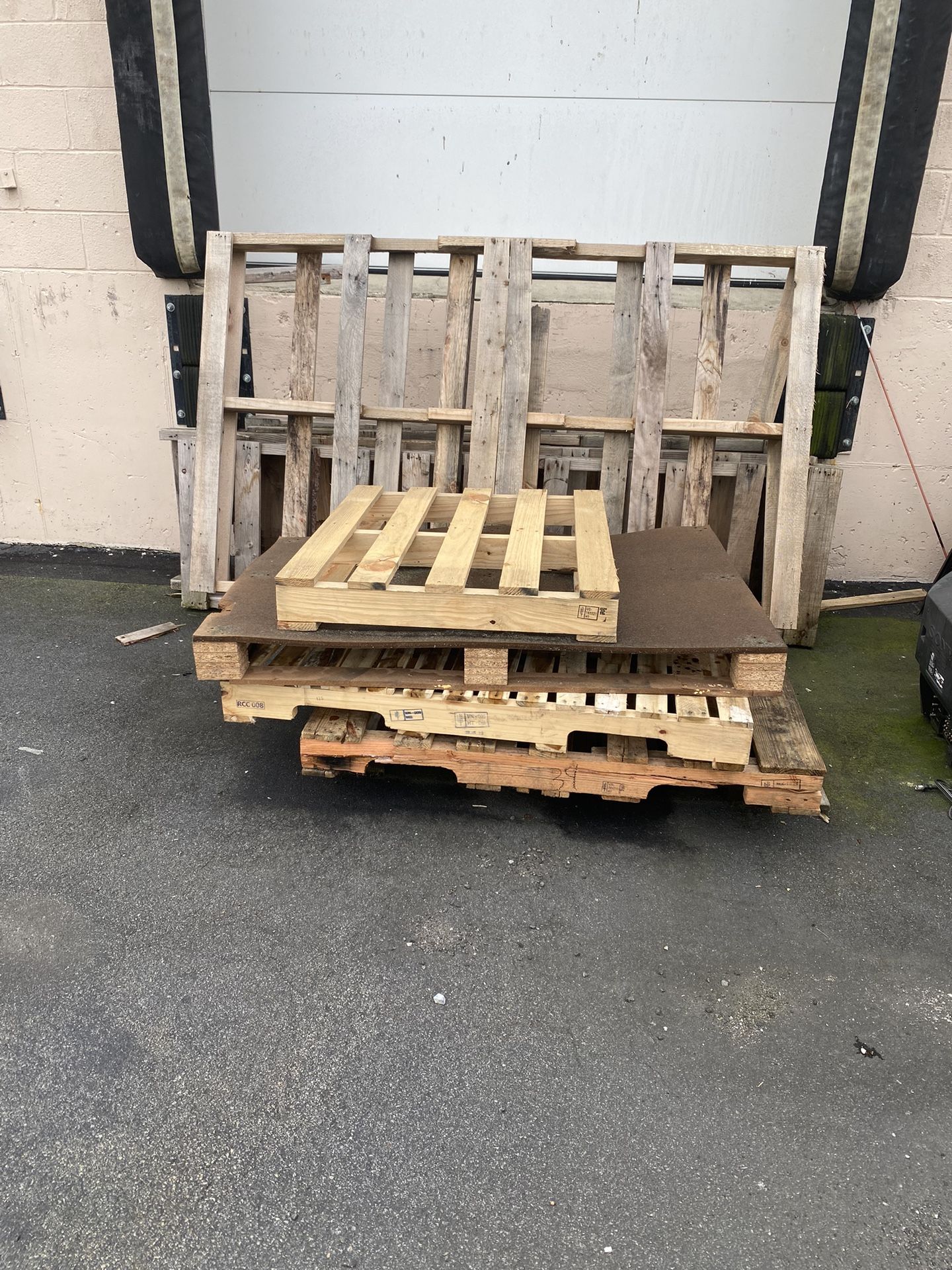Free Pallets!
