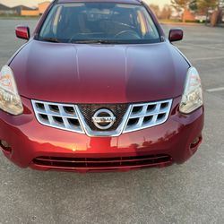 2012 Nissan Rogue with Back Up Camera & Clean Title , 160k Mileage 