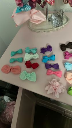 Baby girl clips, bows and hair ties with bows