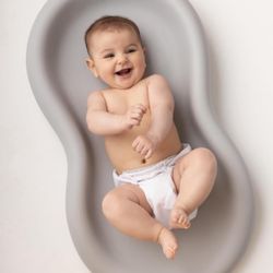 Keekaroo Peanut Changer Grey