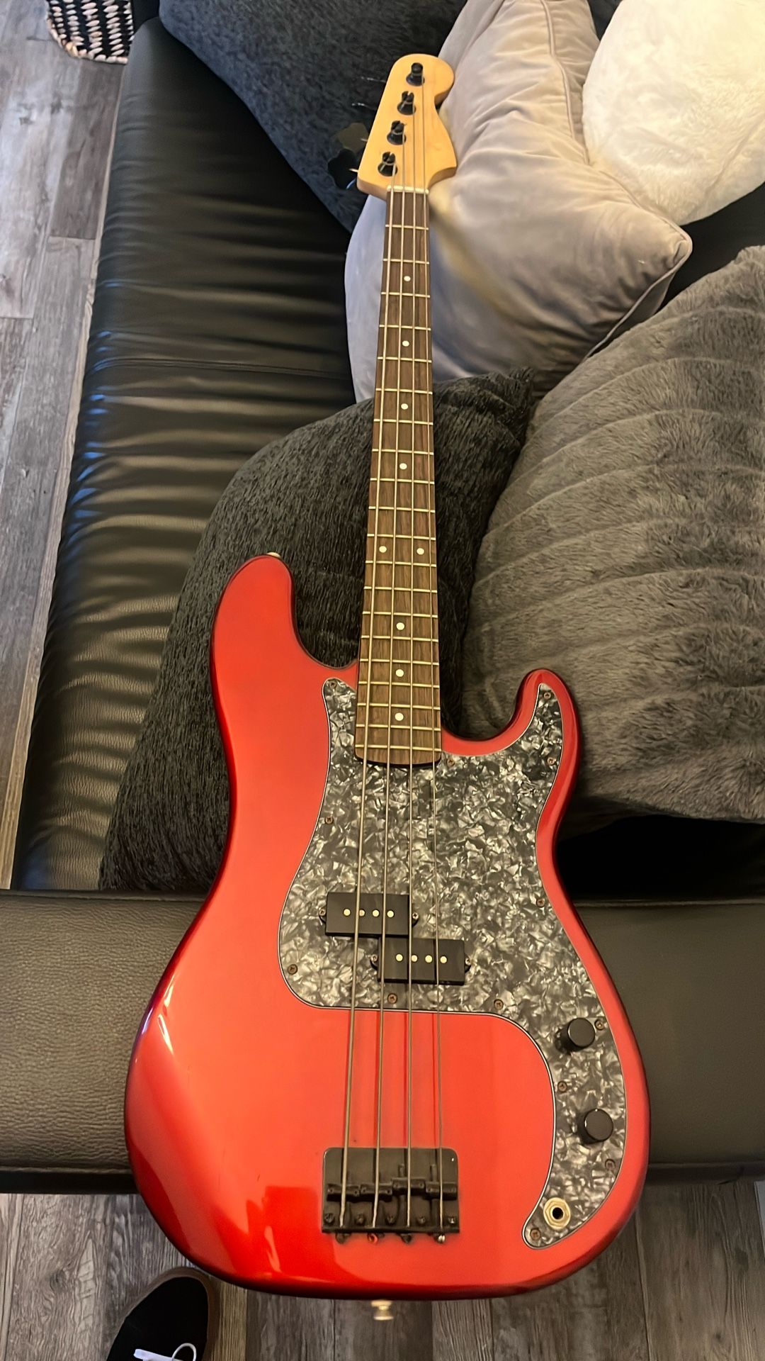Bass guitar