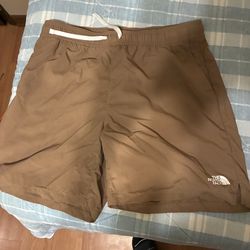 Men’s Northface Shorts size: M
