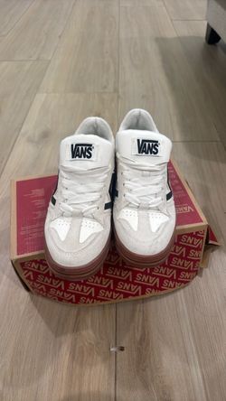 Vans upland shoe - size 8.5 men - 10 women