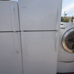 Frigidaire top freezer 