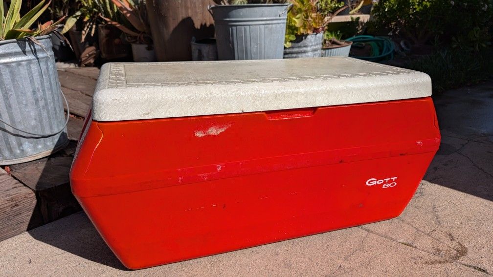 Large Vintage Cooler Gott 80 Quart Please Read Cracked Exterior Ice Box Chest Drink Fishing Container