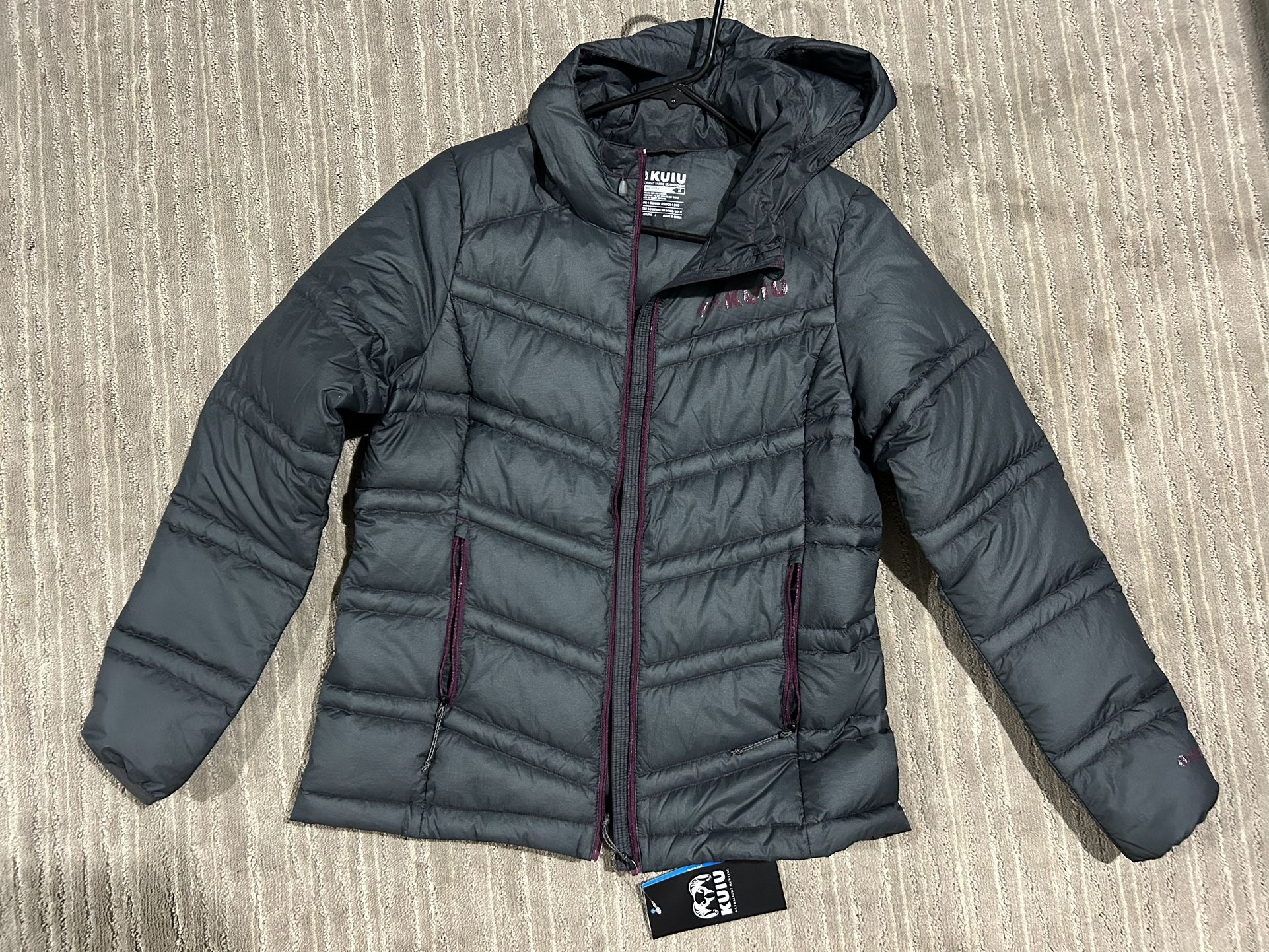 Brand new womens KUIU Super Down Ultra size medium hunting puffy jacket- RARE & SOLD OUT!