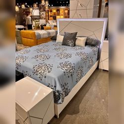 King size 4PC Glossy Bedroom set white color with LED Headboard