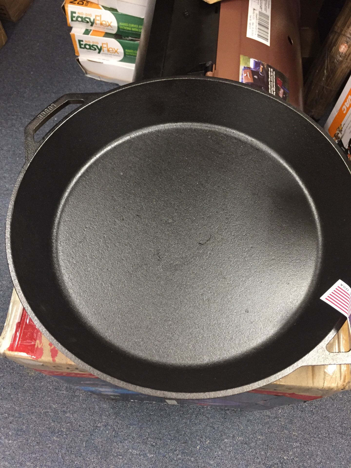 Lodge 17” cast iron season skillet for Sale in Simpsonville, SC - OfferUp