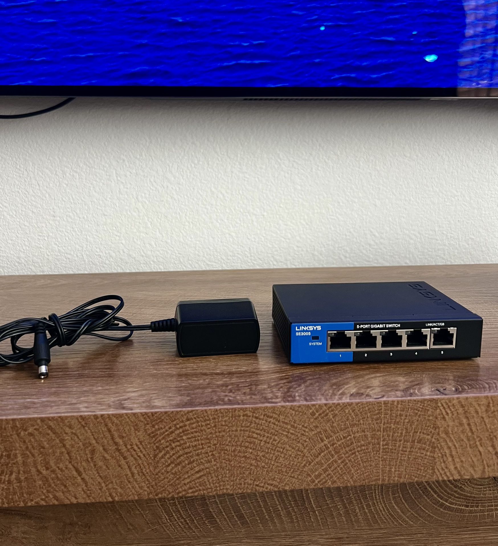 Linksys SE3005V2
