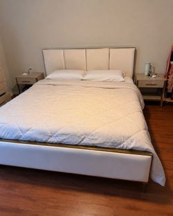 King bed with mattress