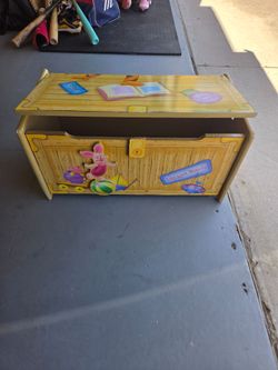 Winnie the Pooh toy chest