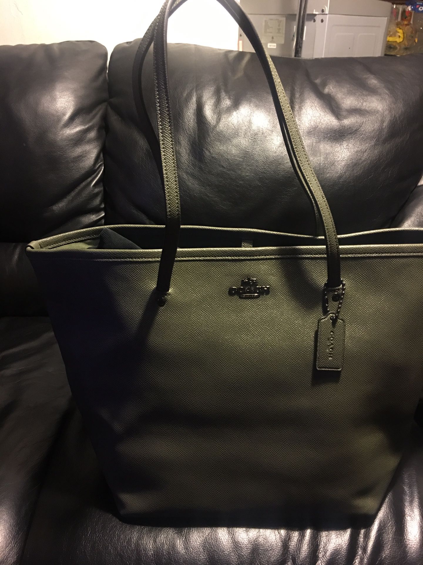new coach bag olive green very nice large size