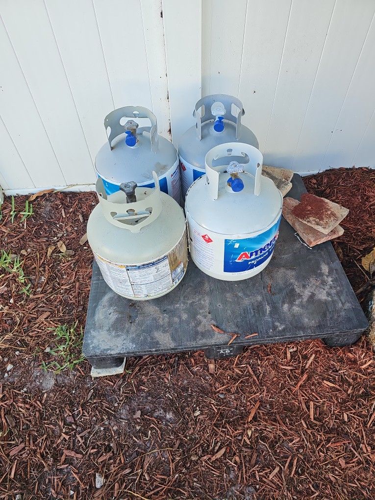FULL PROPANE TANKS