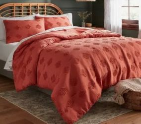 New twin XL Threshold Tufted Diamond Crinkle Comforter and Sham Set