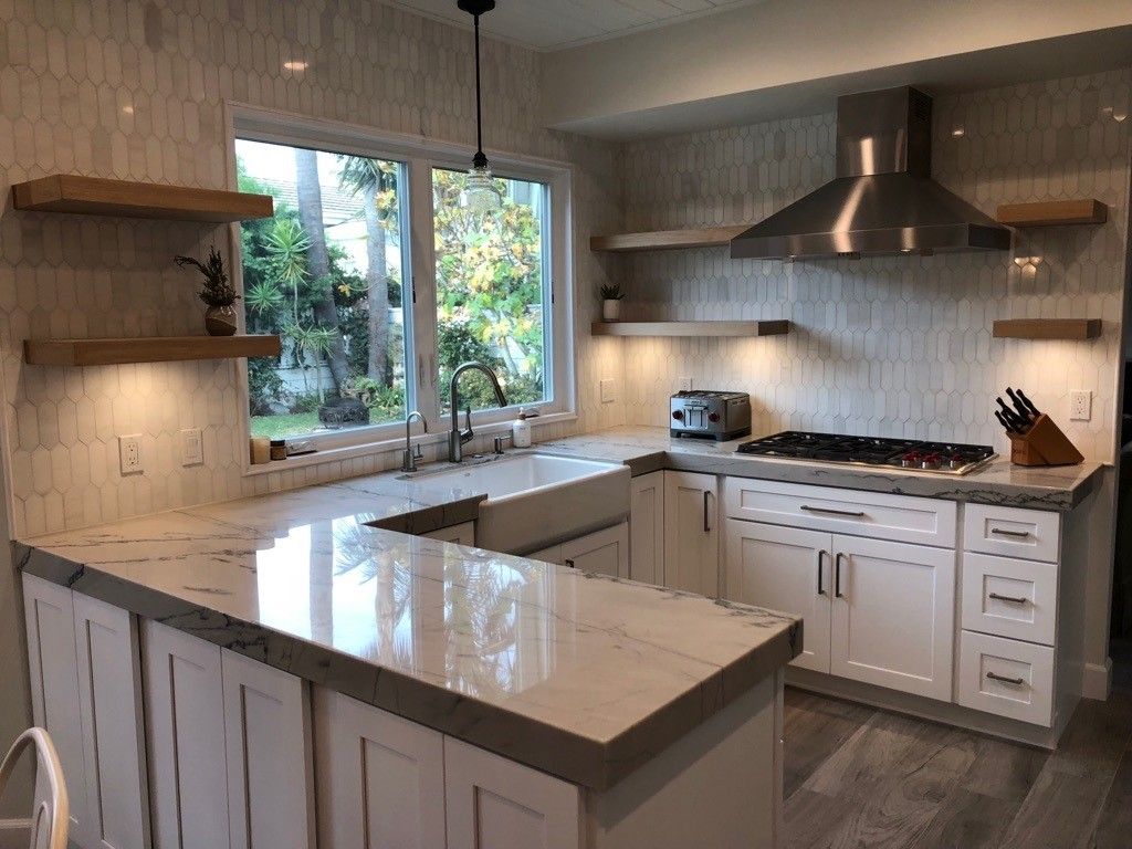 Brand New White Shaker Cabinets w Quartz Countertops (10 X 10 Kitchen)