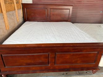 King size mattress and box spring set and bed