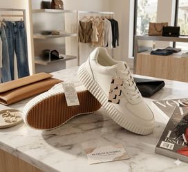 New Women’s White Platform Sneakers - Ripple Sole & Gum Bottom - Size 6.5