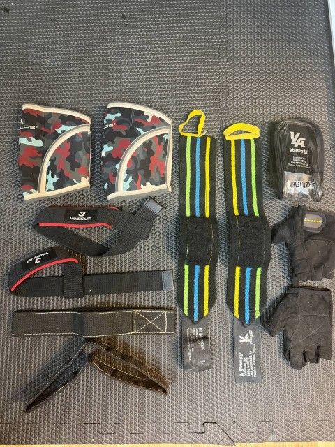Gym Accessories / Weightlifting Gear Bundle – gloves, fitness, sport,straps, wrap,elbow,knee support