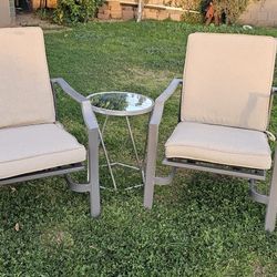 **3pc Patio Set **(2 Rocking Chairs And Table)