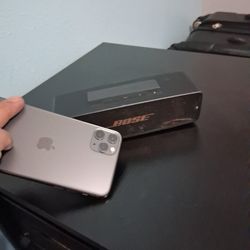 Iphone 11 Pro Max With Bose Soundlink Mini Bluetooth Speaker 