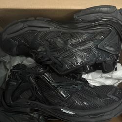 Black balenciaga Runner 