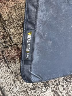 Trifold bed cover for ram