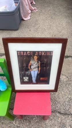 Autographed photo of Trace Atkins