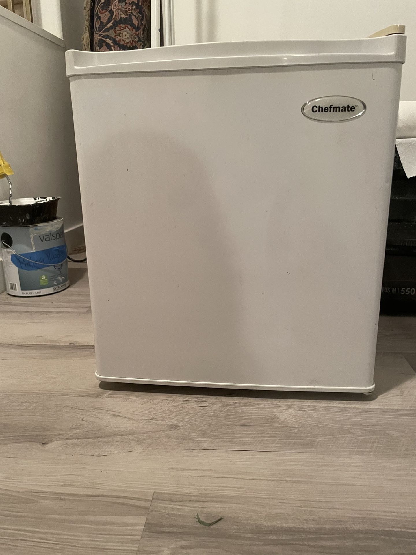 Mini refrigerator