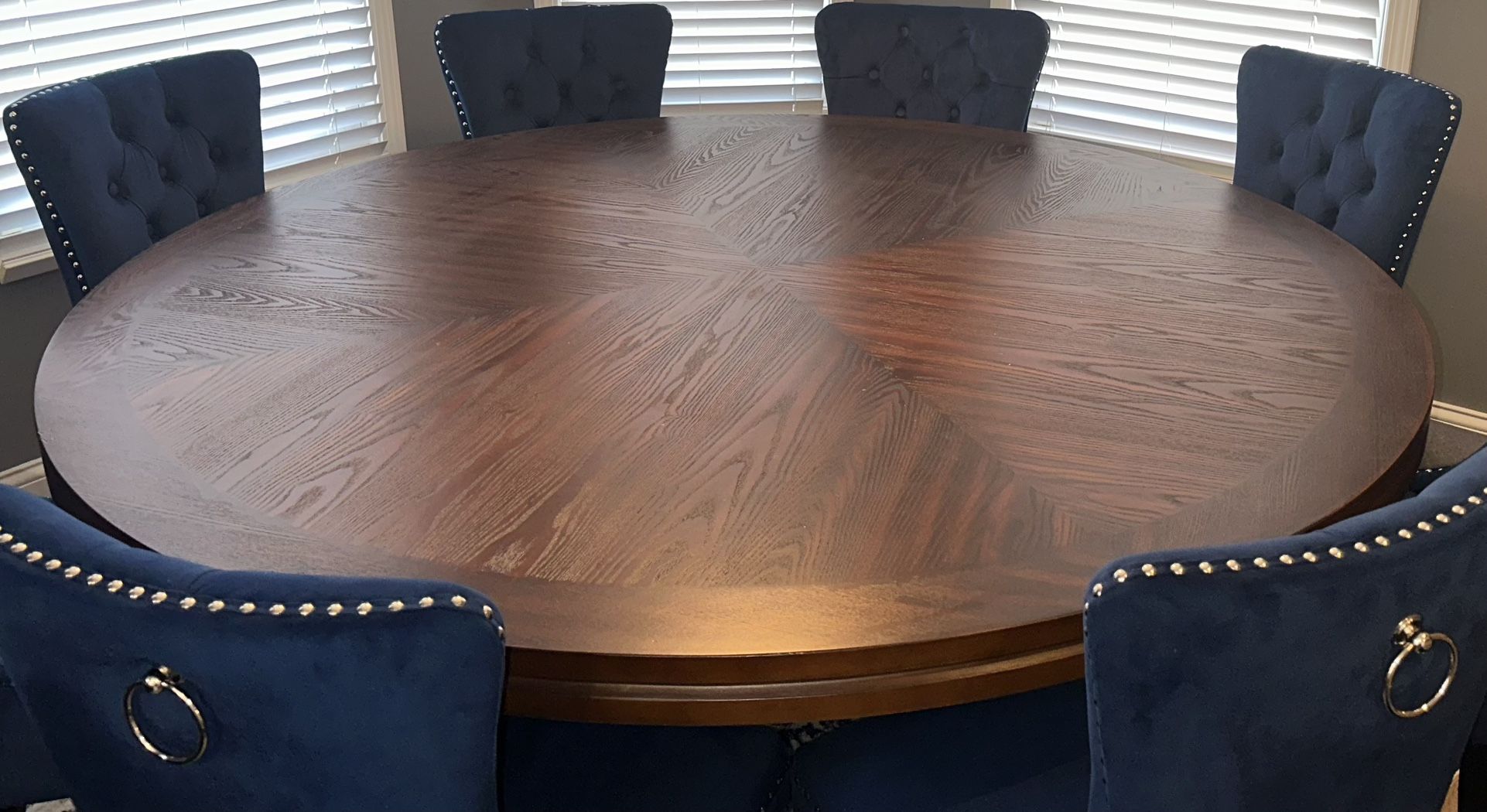 Dinning set - Table + 6 Chairs (2 Extra Chairs Aval)