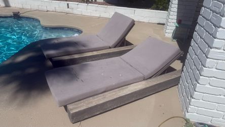 Pool loungers set of 4