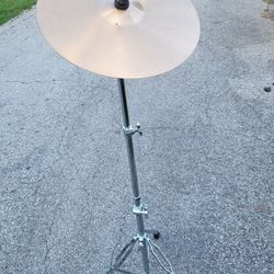 16" Crash Ride Cymbal and stand
Sounds great very good quality 
Excellent Condition 