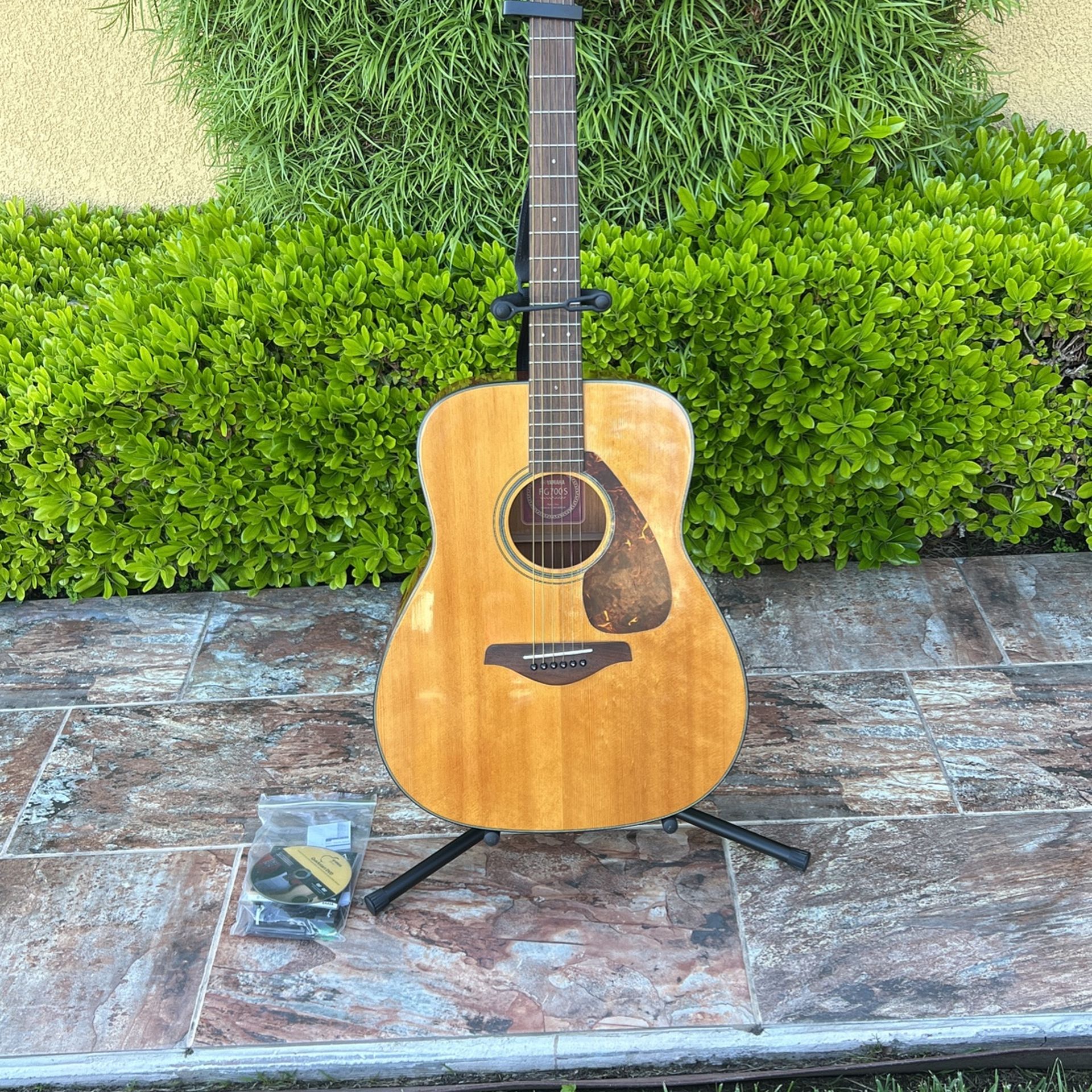Yamaha Acoustic Guitar + Stand for Sale in Temecula, CA OfferUp