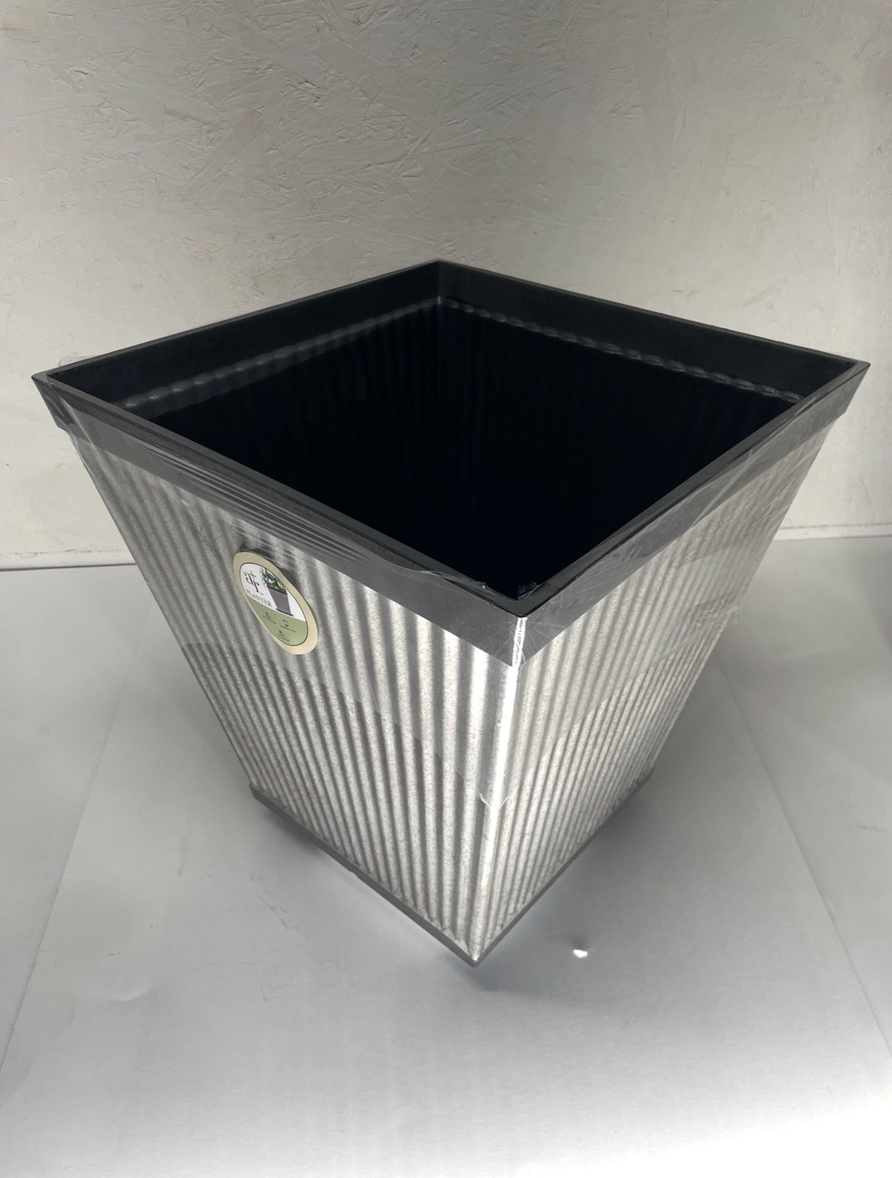 allen + roth Square 16.0-Inches W Large Silver Resin Indoor/Outdoor Planter with Drainage Holes