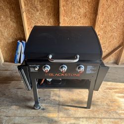 28" 3 Burner Blackstone W/Hood