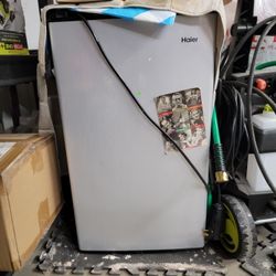 Haier Mini fridge 
