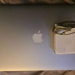 MOVING - 2017 13" MacBook Air 8gb RAM + Charger