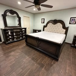 King Size Bed Frame / Mattress Included.     🔥    Cama King Size  / Colchon Incluido 