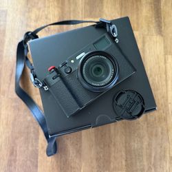 Fujifilm X100VI Black, Hoya UV Filter, Original Box, 763 Shutter Count!