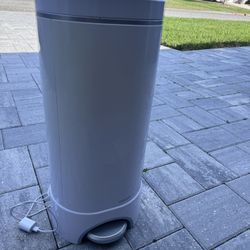 Munchkin UV Diaper Pail