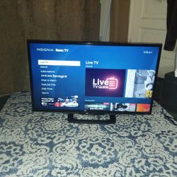 Insignia Roku Smart TV 32" Inch Remote control Included 
