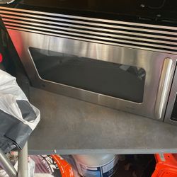 Adora Ge Microwave Ander Cabinet 30 In With Hood 