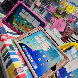 Ipad 5ta Generation 32gb.    Ipad Cargadores.    $160.      Actualization 16.         $175 Ipad Cargadores Protectores $175