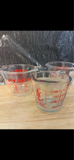 Like new 3 vintage measuring cups