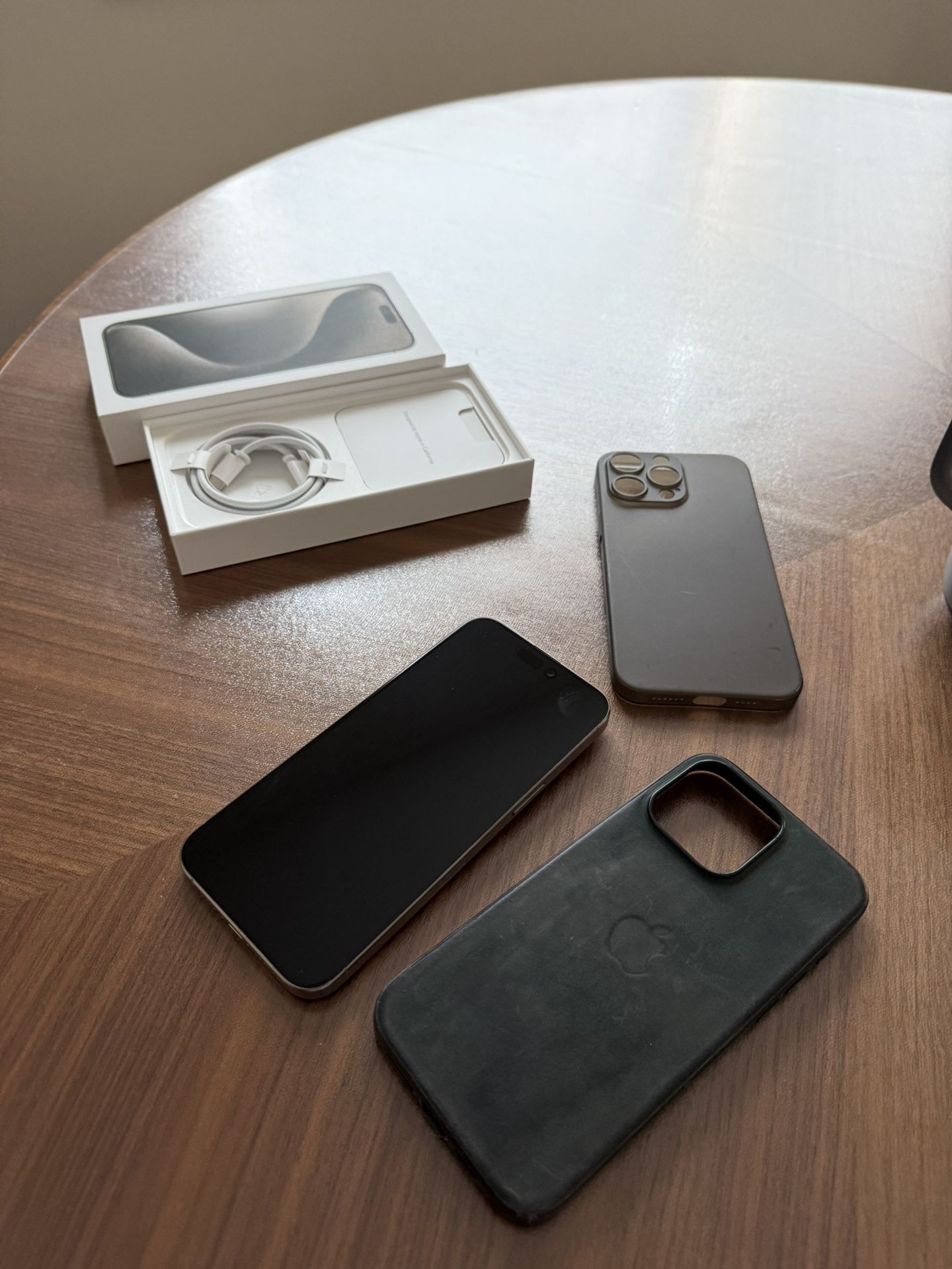 Unlocked iPhone 15 Pro max 256gb Apple Warranty Sep 2025