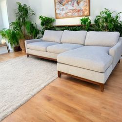 Living Spaces Sectional Couch 🛻 delivery Available🛻