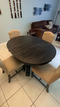 Round/Oval table with 4 chairs